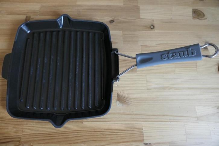 Gietijzeren Staub grillpan, Huis en Inrichting, Keuken | Potten en Pannen, Zo goed als nieuw, Koekenpan of Braadpan, Gietijzer