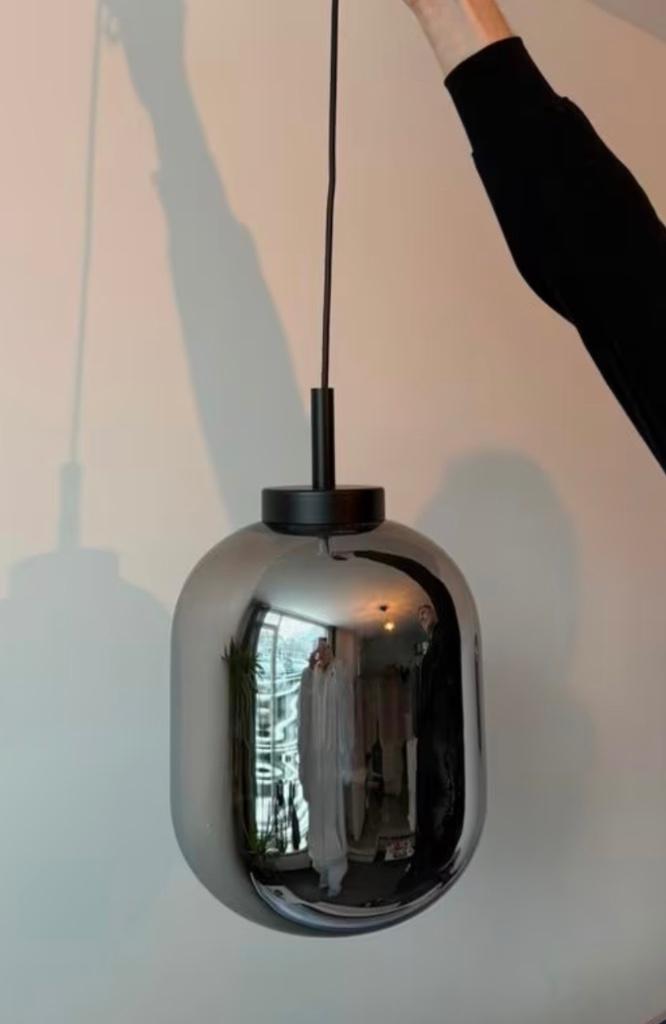 Twee hanglampen rookglas 25x33 cm nieuwstaat, Ophalen, Zo goed als nieuw, Glas, Minder dan 50 cm