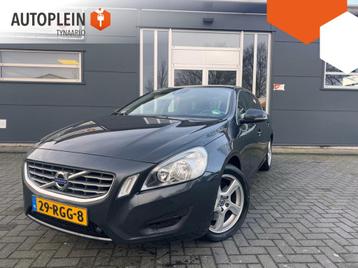 Volvo V60 2.0T Momentum *Climate*|Navi|Trekhaak|NAP|PDC|Crui beschikbaar voor biedingen
