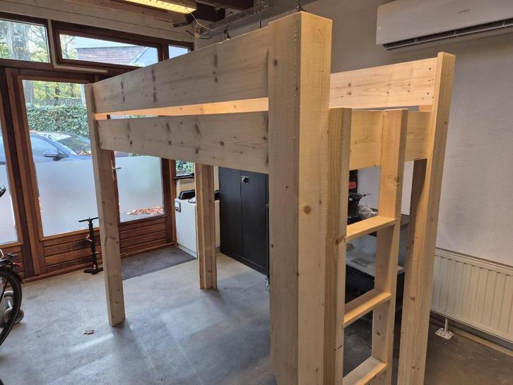 Hoogslaper grenen 200x90 stevig met luxe lattenbodem, Huis en Inrichting, Slaapkamer | Stapelbedden en Hoogslapers, Gebruikt, Hoogslaper