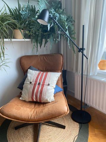 Verstelbare Vloerlamp beschikbaar voor biedingen