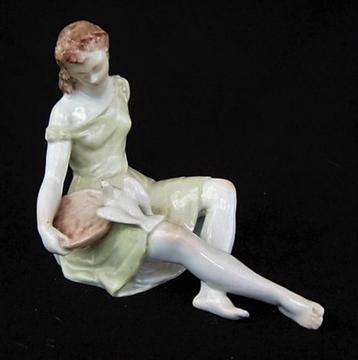 KP (Drasche) - Vrouw voert een duif (3078-1) beschikbaar voor biedingen