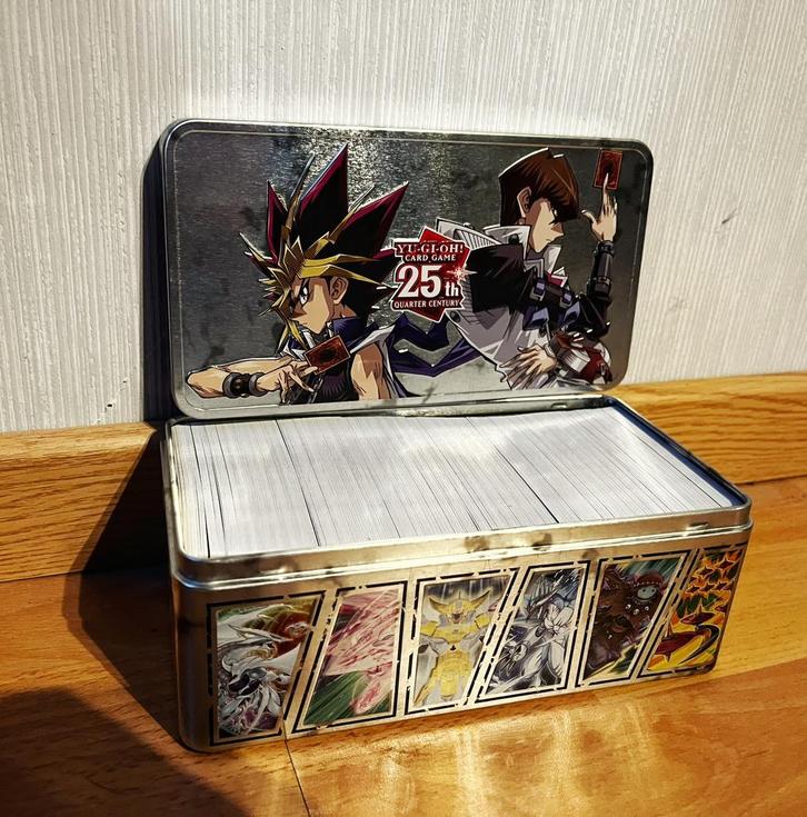 Full Tin - Yu-Gi-Oh!, Hobby en Vrije tijd, Verzamelkaartspellen | Yu-gi-Oh!, Zo goed als nieuw, Ophalen of Verzenden