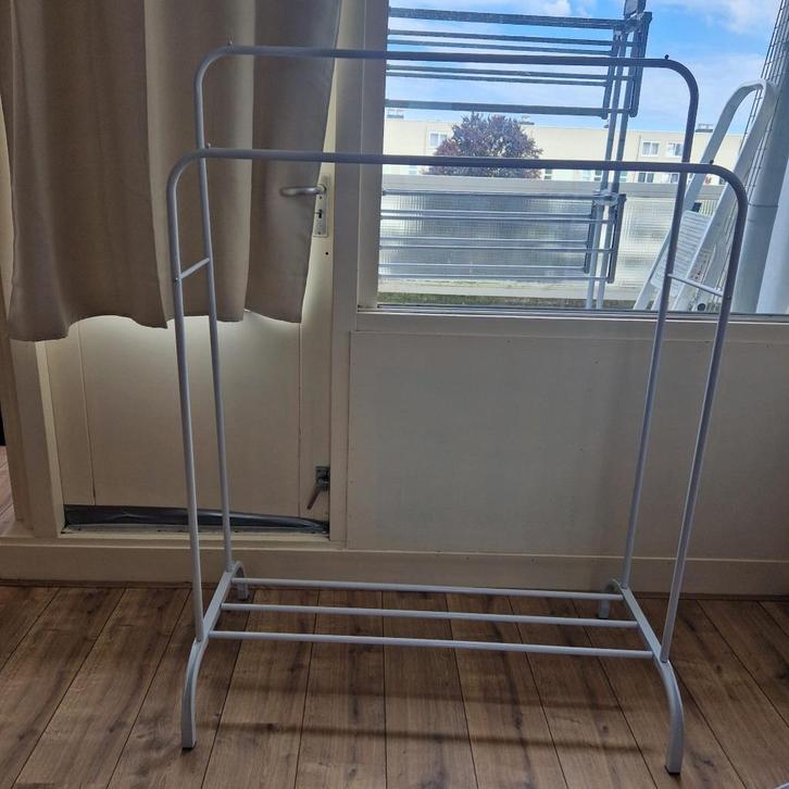 For Sale: Clothes Racks / Garment Stands – €10 Each – 3 A, Huis en Inrichting, Woonaccessoires | Kapstokken, Zo goed als nieuw