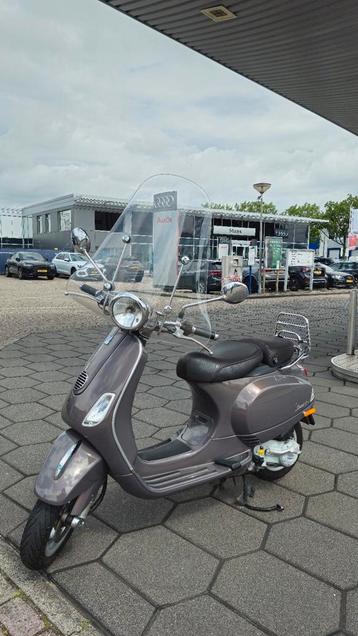 Vespa lxv 50cc 4t top condition!! beschikbaar voor biedingen
