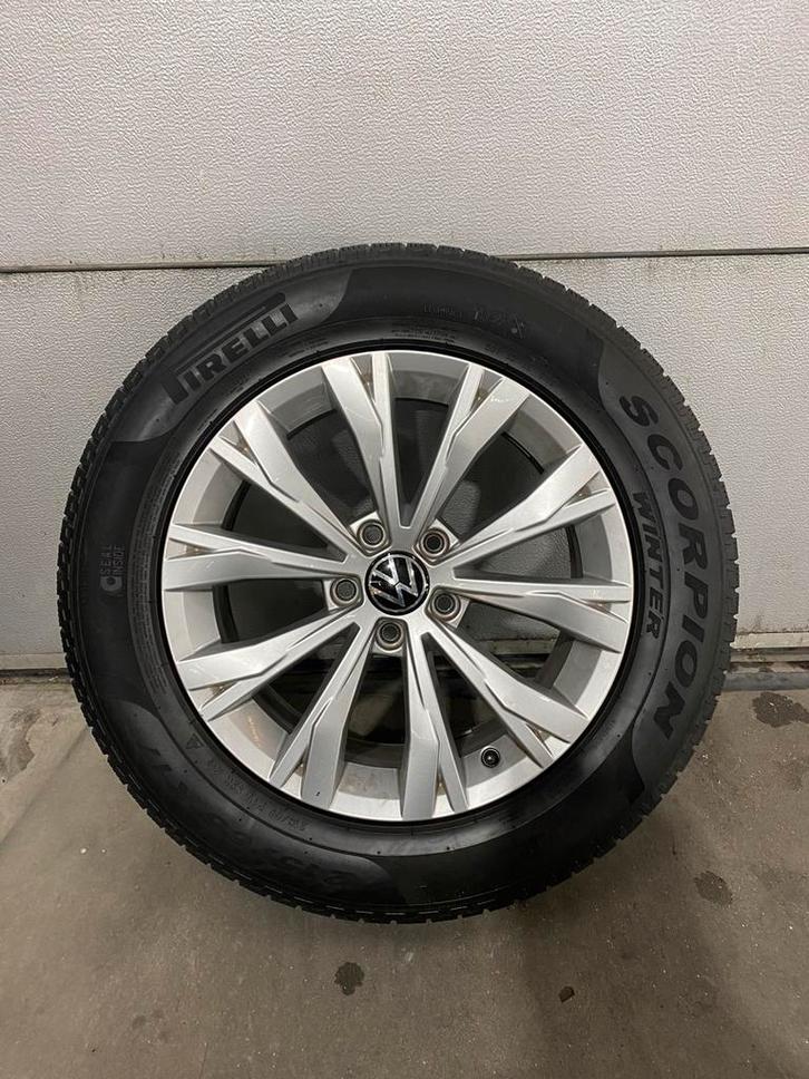 Winterset VW Tiguan 17 inch origineel, Auto-onderdelen, Banden en Velgen, Banden en Velgen, Winterbanden, 17 inch, 215 mm, Personenwagen