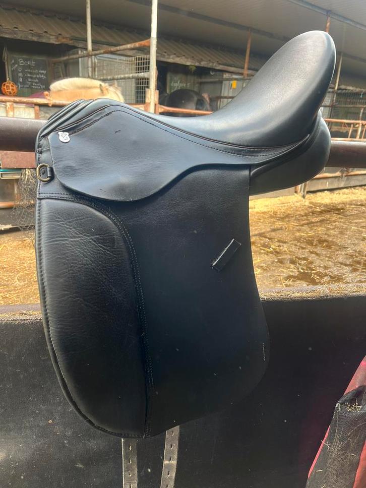 Massimo dressuur zadel 17,5, Dieren en Toebehoren, Paarden en Pony's | Zadels, Gebruikt, Dressuur, Ophalen of Verzenden
