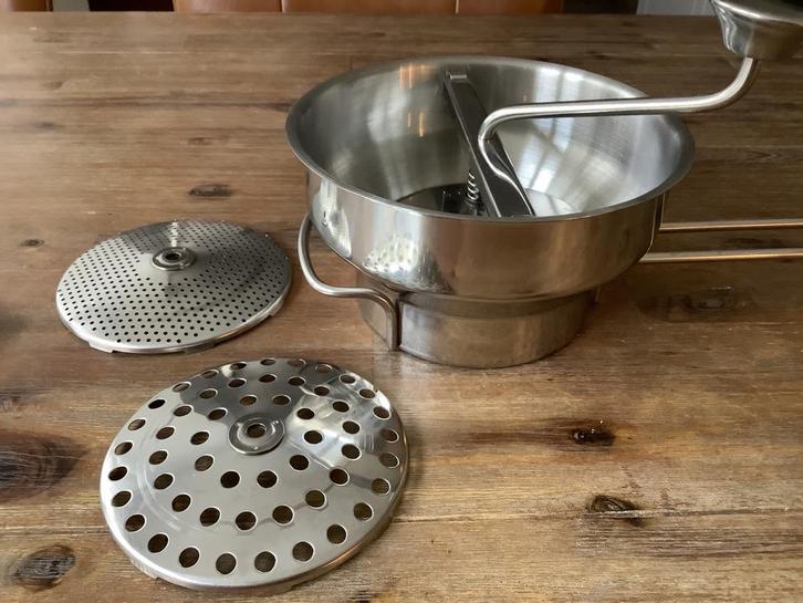 Passeerzeef / Roerzeef - 3 Zeven  pureerzeef, Huis en Inrichting, Keuken | Keukenbenodigdheden, Zo goed als nieuw, Ophalen of Verzenden