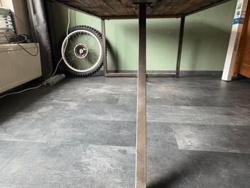 Industriële Eettafel - 190x90cm beschikbaar voor biedingen