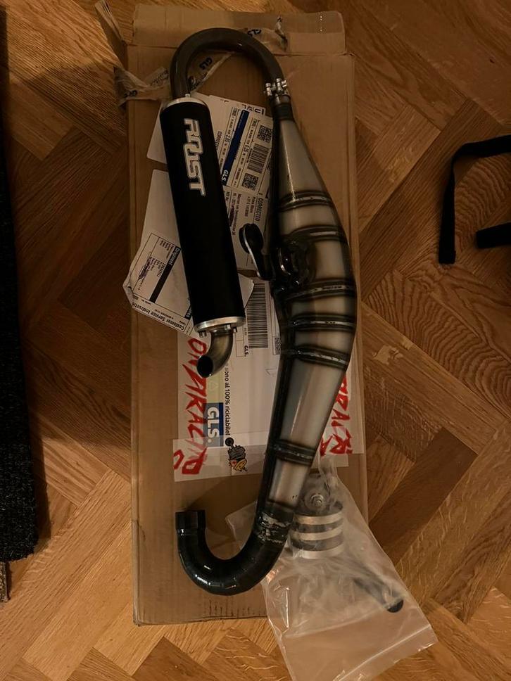 Roost PV70 peugeot verticaal nooit gemonteerd, Fietsen en Brommers, Brommers | Tuning en Styling, Zo goed als nieuw, Ophalen of Verzenden