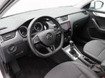 Skoda Octavia Combi 1.5 TSi 150 Pk Automaat Business Edition, Gebruikt, 150 pk, Leder en Stof, Wit