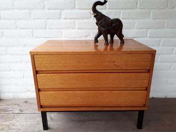 Vintage retro kast, ladekast teak Deense stijl jaren 60. beschikbaar voor biedingen
