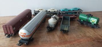 Zeven diverse wagons Lima.  beschikbaar voor biedingen