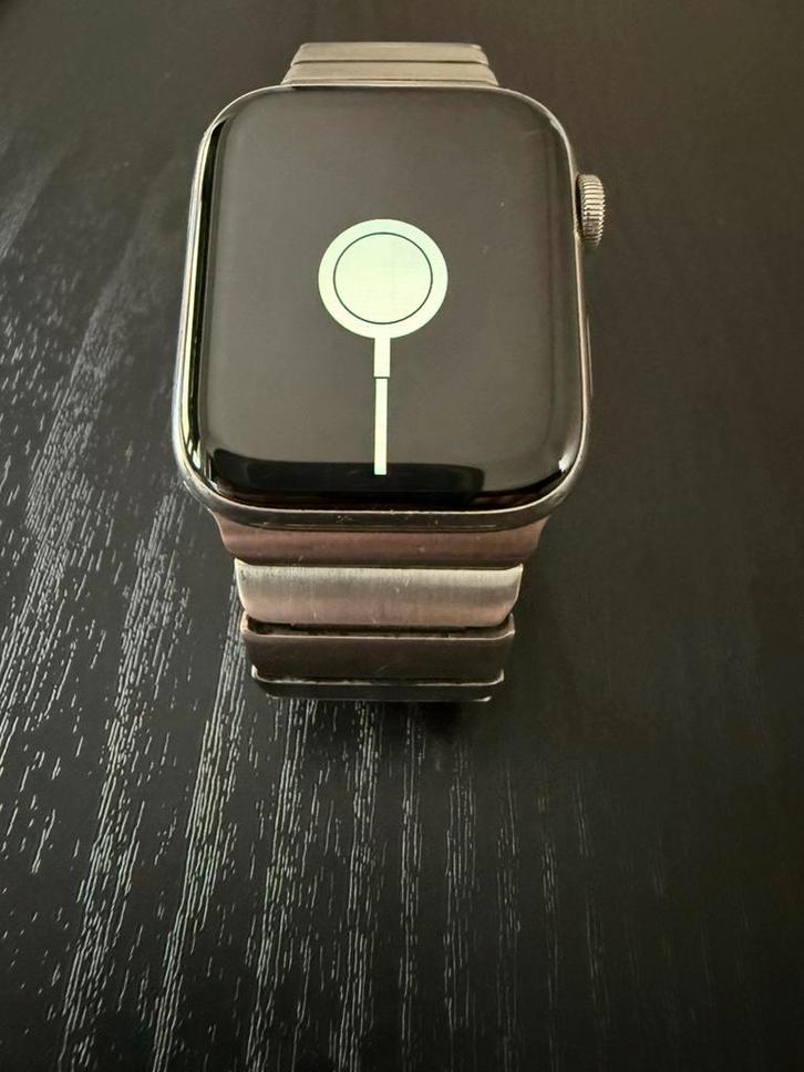 Apple watch series 4 Stainless Steel / RVS 44mm LTE, Sieraden, Tassen en Uiterlijk, Smartwatches, Zo goed als nieuw, iOS, Zilver
