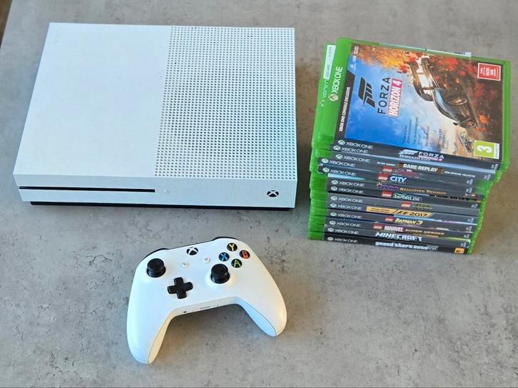 Xbox One S 500GB + Games, Spelcomputers en Games, Spelcomputers | Xbox One, Zo goed als nieuw, Xbox One S, 500 GB, Met 1 controller
