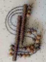 Broche letter S, met kraaltjes; S-vormige broche, speldje, Ophalen of Verzenden, Zo goed als nieuw