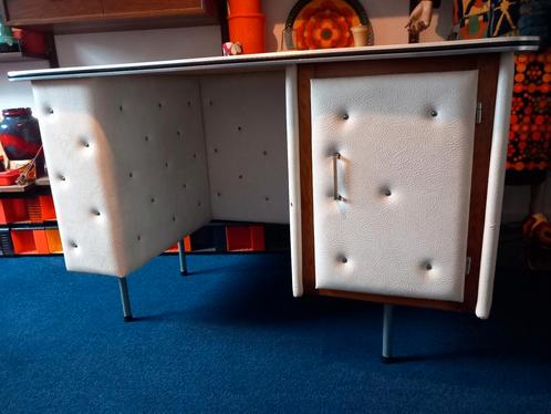 Vintage wit bureau gecapitonneerd (skai) leer, Huis en Inrichting, Bureaus, Gebruikt, Bureau, Ophalen
