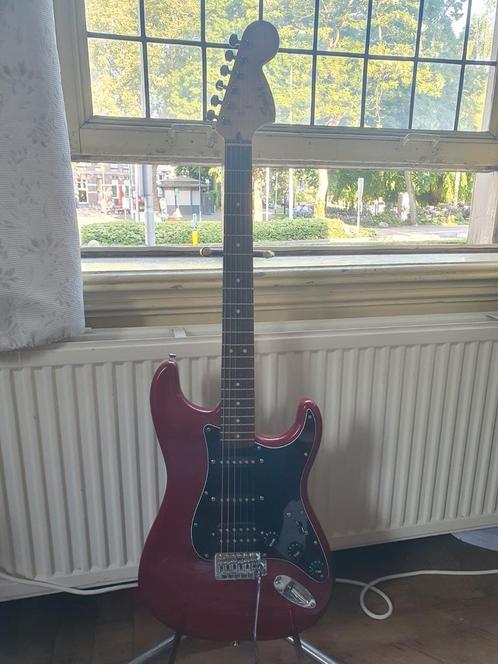 Squier Affinity HSS Stratocaster Candy Apple Red, Muziek en Instrumenten, Snaarinstrumenten | Gitaren | Akoestisch, Zo goed als nieuw