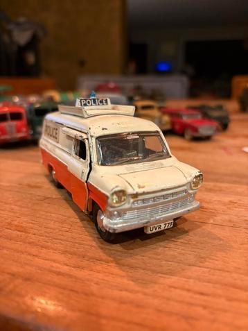Vintage Dinky Toys Ford Transit Van Politie beschikbaar voor biedingen