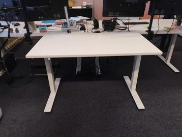 Zit/sta bureau van Ikea wit 120x70cm beschikbaar voor biedingen