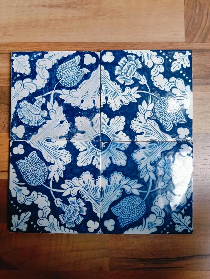 Friese Tegels Tableau antiek - Anjer & Kievietsbloem, Antiek en Kunst, Antiek | Wandborden en Tegels, Ophalen of Verzenden