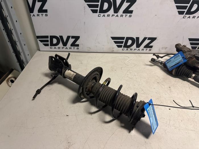 Schokdemper links-voor van een Opel Corsa, Auto-onderdelen, Gebruikt, -, -, Opel