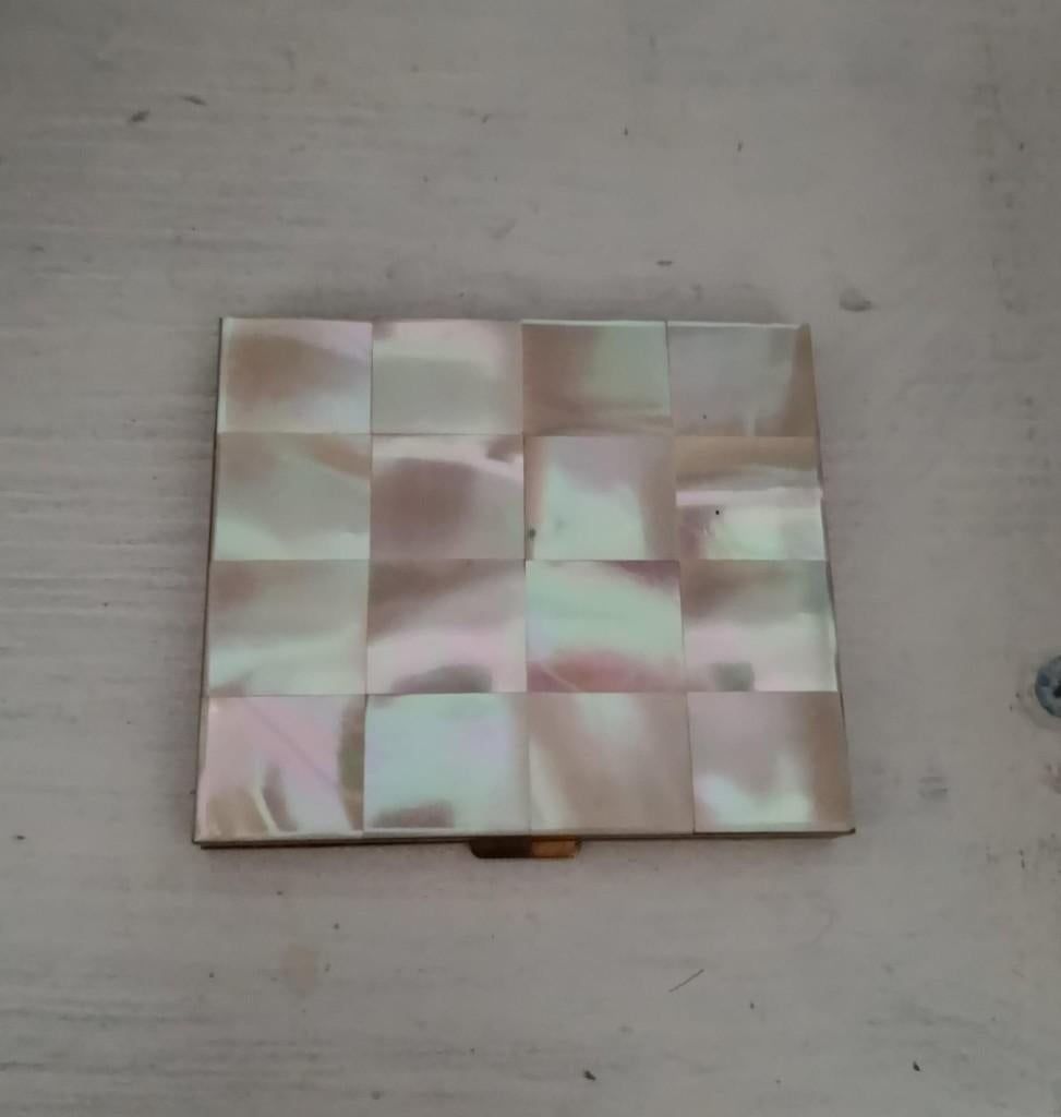 vintage mother of pearl poederdoosje, Ophalen of Verzenden, Persoonlijke verzorging