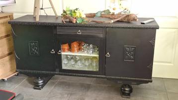 Zwart dressoir  beschikbaar voor biedingen