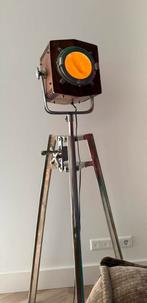 Houten theater spotlight vloerlamp op driepoot, Ophalen, Vintage, Zo goed als nieuw, 150 tot 200 cm