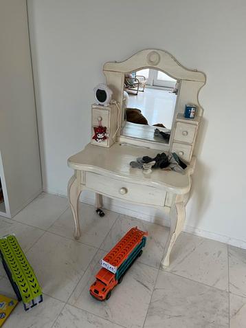 Opsetims commode en kaptafel incl stoel beschikbaar voor biedingen