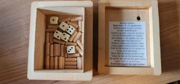 Handgemaakt houten spel beschikbaar voor biedingen