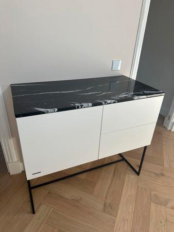 Kidsmill commode met zwart marmeren blad beschikbaar voor biedingen