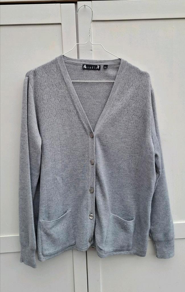 Vintage vest, maat 38/M - grijs - 50% wol - warm, Kleding | Dames, Truien en Vesten, Gedragen, Maat 38/40 (M), Grijs, Ophalen of Verzenden