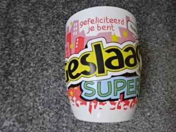 Beker met GEFELICITEERD JE BENT GESLAAGD, SUPER beschikbaar voor biedingen