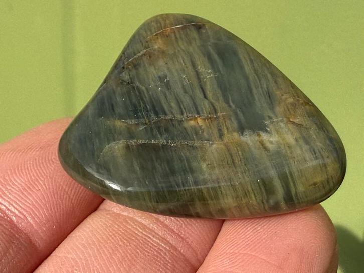 Chloriet in Chalcedoon broekzaksteen mineralen A, Verzamelen, Mineralen en Fossielen, Mineraal, Ophalen of Verzenden