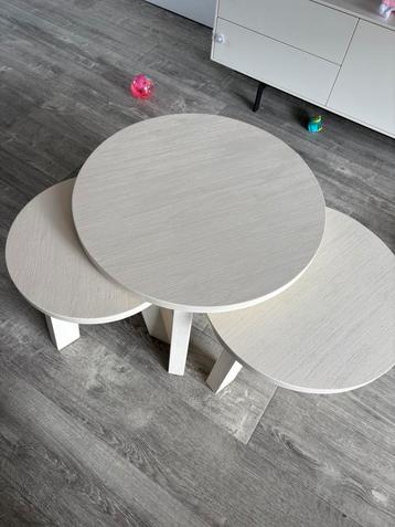 Salon tafels beschikbaar voor biedingen