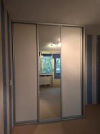 Ruime schuifdeur kledingkast met spiegel, Huis en Inrichting, Kasten | Kledingkasten, 200 cm of meer, 150 tot 200 cm, Zo goed als nieuw