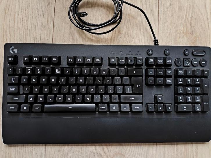 Logitech G213, Computers en Software, Toetsenborden, Gebruikt, Qwerty, Bedraad, Gaming toetsenbord, Ophalen of Verzenden