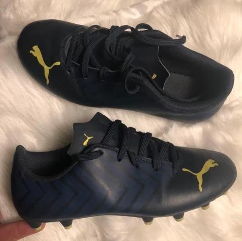 STUNT: Voetbalschoenen Mt 34 Puma Blauw Noppen Kicksen, Sport en Fitness, Voetbal, Gebruikt, Schoenen, Ophalen of Verzenden