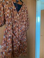 Voile jurk met v-hals en centuurtje, mt.40-42, Bruin, Maat 42/44 (L), Nieuw, Ophalen of Verzenden