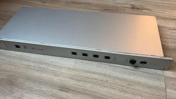 Unifi USG-PRO-4 Security Gateway Router, Computers en Software, Netwerk switches, Gebruikt, Ophalen of Verzenden