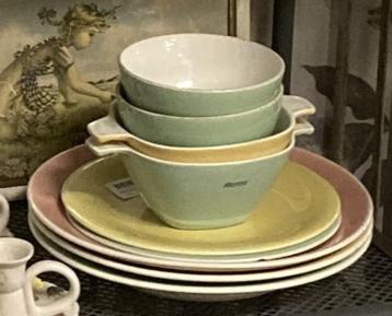 Brocante borden - soepkoppen & spoelkommetjes / pastel  beschikbaar voor biedingen