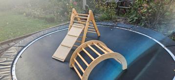 Montessori klimboog, driehoek en glijbaan/klimplank.Sintkado beschikbaar voor biedingen