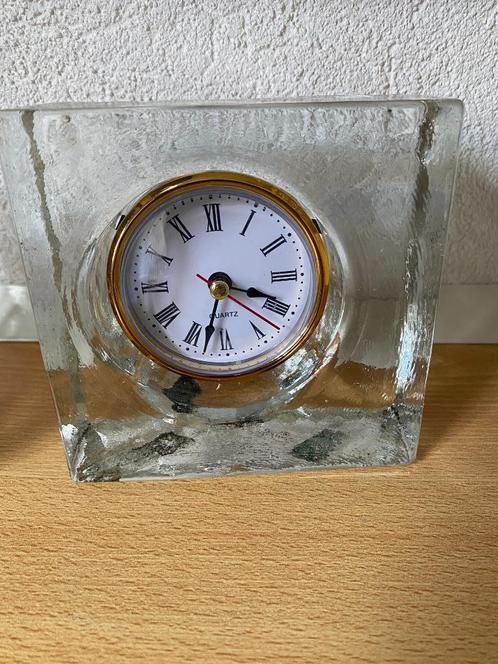 Glazen klok, Huis en Inrichting, Woonaccessoires | Klokken, Zo goed als nieuw, Analoog, Ophalen of Verzenden
