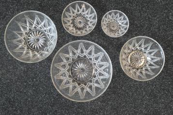 Vintage brocante nestschalen: 5 in elkaar passende schalen. beschikbaar voor biedingen
