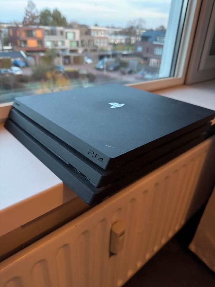 PS4 Pro 1TB + 2 Controllers Optioneel 8 Games  Werkt Goed, Spelcomputers en Games, Spelcomputers | Sony PlayStation 4, Zo goed als nieuw