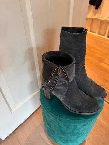 Suede laarzen Via Vai 38 beschikbaar voor biedingen
