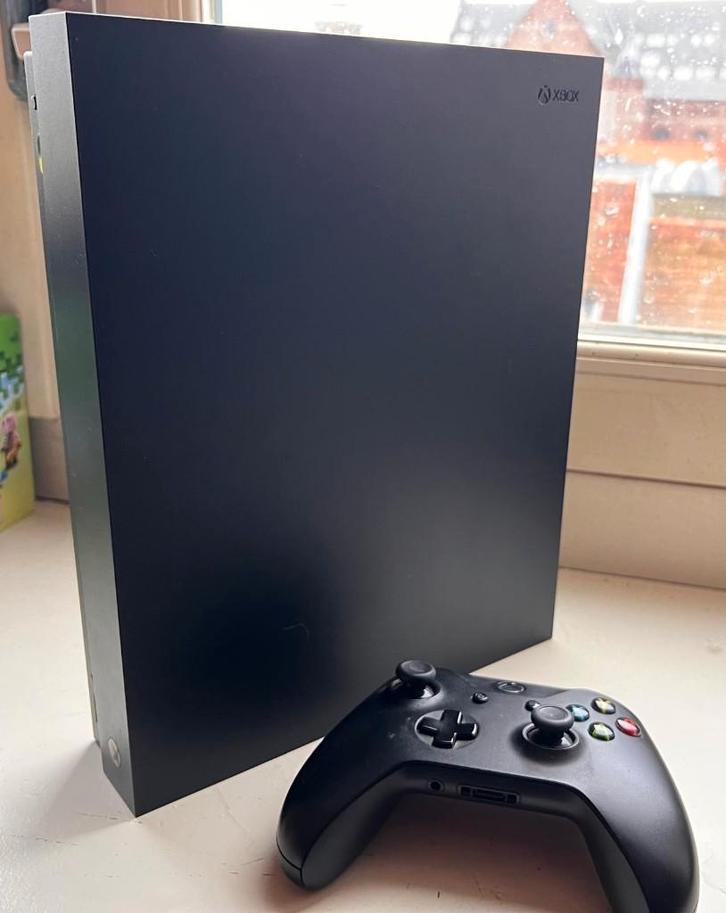 Xbox One X 1TB + controller (nieuwstaat), Spelcomputers en Games, Spelcomputers | Xbox One, Zo goed als nieuw, Xbox One X, 1 TB