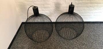 Te koop twee metalen hanglampen beschikbaar voor biedingen