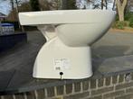 Geberit WC met laaghangend reservoir en softclose wc-bril, Doe-het-zelf en Verbouw, Sanitair, Ophalen, Nieuw, Steen, Toilet
